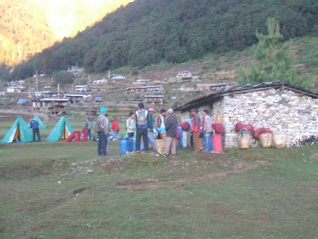 The porters came back to break camp ad tak it all down the mountain!