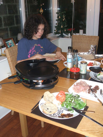 The raclette - cook your own tea time