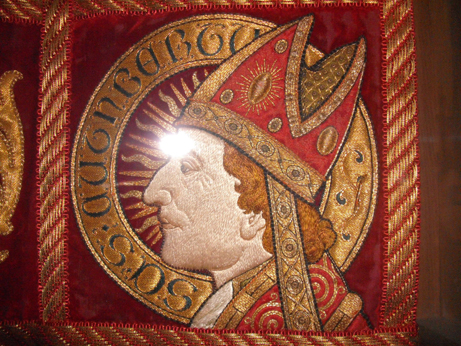 One of the heads at the bottom of the piece - so realistic!