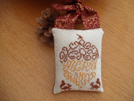 Autumn exchange - hanging pillow Autumn exchange - hanging pillow