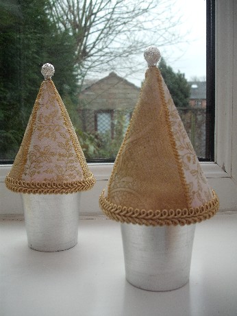 Xmas tree pots - gold Xmas tree pots - gold