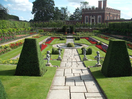 London - Hampton garden 2