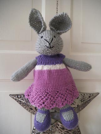 Bunny Knitting 2