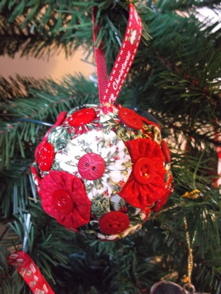 Crafternoon 4 - puff bauble