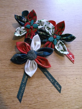 Xmas tree ornies- flowers