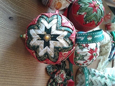 Quilted bauble 