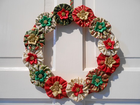 xmas-suffolk-puff-wreath-1