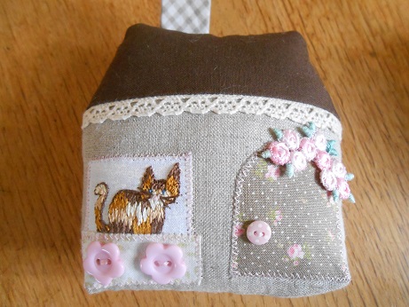 cat-house-pincushion
