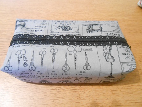 french-vintage-zip-pouch-1