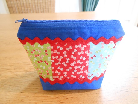 Blue linen pouch 1