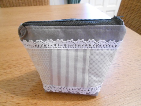 Grey linen pouch 1