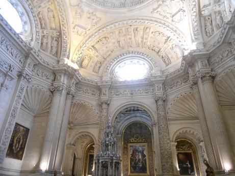 Seville cathedral interior 4