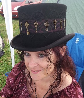 Tewks - Alison in hat