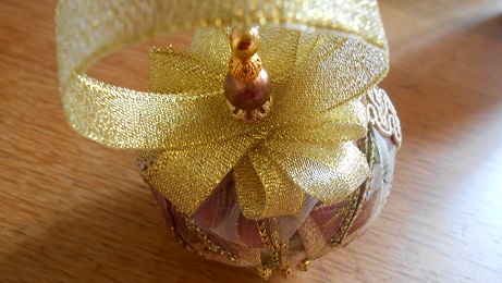Xmas ribbon baubles 2