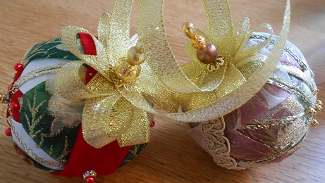Xmas ribbon baubles 4