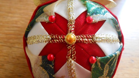 Xmas ribbon baubles 5