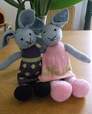 knitted sophie-and-daisy-bunnies1